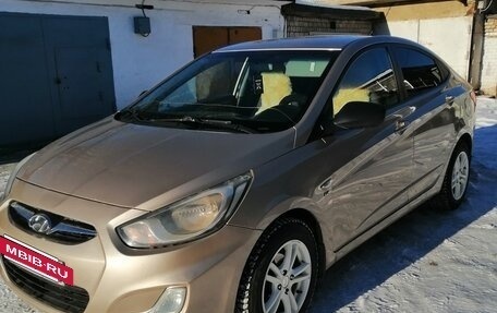 Hyundai Solaris II рестайлинг, 2013 год, 800 000 рублей, 5 фотография