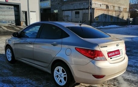 Hyundai Solaris II рестайлинг, 2013 год, 800 000 рублей, 6 фотография