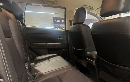 Mitsubishi Outlander III рестайлинг 3, 2014 год, 1 415 000 рублей, 12 фотография