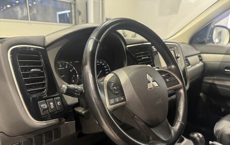 Mitsubishi Outlander III рестайлинг 3, 2014 год, 1 415 000 рублей, 13 фотография