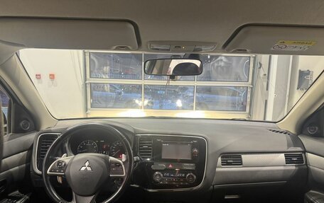 Mitsubishi Outlander III рестайлинг 3, 2014 год, 1 415 000 рублей, 11 фотография