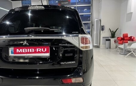 Mitsubishi Outlander III рестайлинг 3, 2014 год, 1 415 000 рублей, 8 фотография