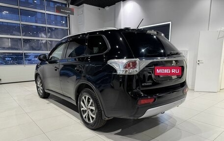 Mitsubishi Outlander III рестайлинг 3, 2014 год, 1 415 000 рублей, 6 фотография