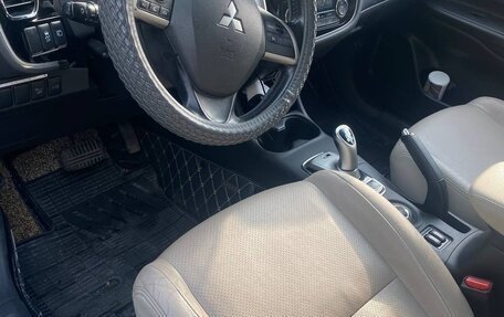 Mitsubishi Outlander III рестайлинг 3, 2014 год, 1 899 999 рублей, 5 фотография