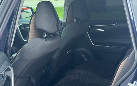 Toyota RAV4, 2021 год, 3 300 000 рублей, 13 фотография