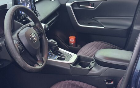 Toyota RAV4, 2021 год, 3 300 000 рублей, 12 фотография