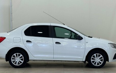 Renault Logan II, 2018 год, 865 000 рублей, 11 фотография