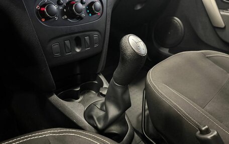 Renault Logan II, 2018 год, 865 000 рублей, 18 фотография