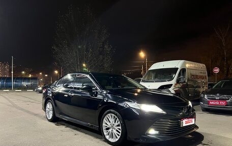 Toyota Camry, 2019 год, 2 950 000 рублей, 1 фотография