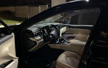 Toyota Camry, 2019 год, 2 950 000 рублей, 4 фотография