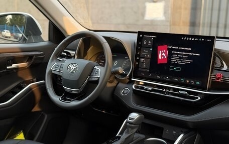 Toyota Highlander, 2025 год, 5 900 000 рублей, 5 фотография