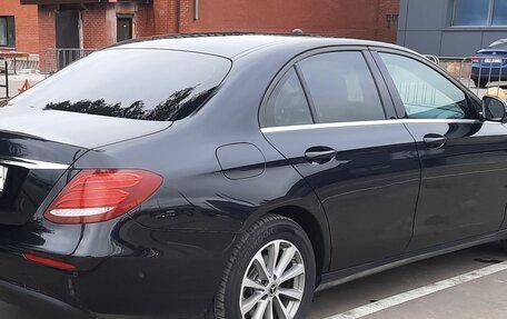 Mercedes-Benz E-Класс, 2019 год, 1 550 000 рублей, 3 фотография