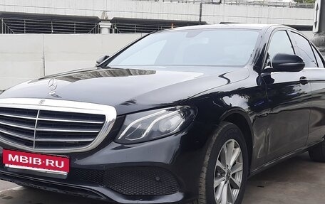 Mercedes-Benz E-Класс, 2019 год, 1 550 000 рублей, 7 фотография