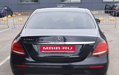 Mercedes-Benz E-Класс, 2019 год, 1 550 000 рублей, 4 фотография