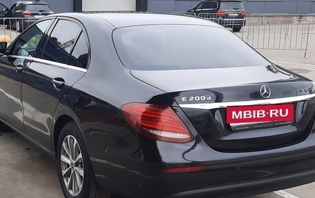 Mercedes-Benz E-Класс, 2019 год, 1 550 000 рублей, 5 фотография