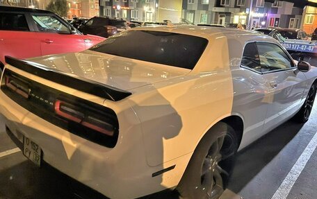 Dodge Challenger III рестайлинг 2, 2017 год, 2 340 000 рублей, 4 фотография