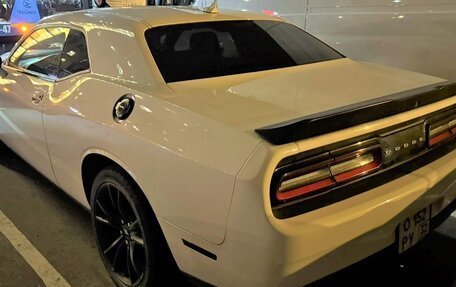 Dodge Challenger III рестайлинг 2, 2017 год, 2 340 000 рублей, 3 фотография