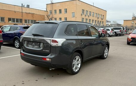 Mitsubishi Outlander III рестайлинг 3, 2014 год, 1 377 000 рублей, 2 фотография