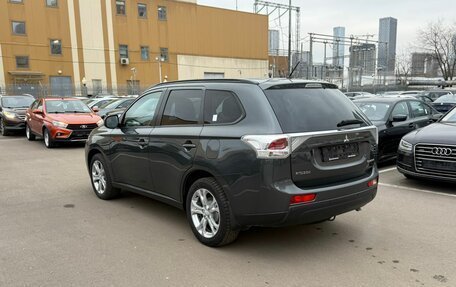 Mitsubishi Outlander III рестайлинг 3, 2014 год, 1 377 000 рублей, 4 фотография