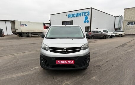 Opel Vivaro, 2020 год, 1 950 000 рублей, 4 фотография
