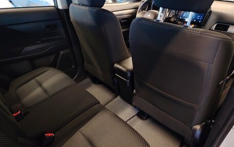 Mitsubishi Outlander III рестайлинг 3, 2016 год, 1 680 000 рублей, 7 фотография