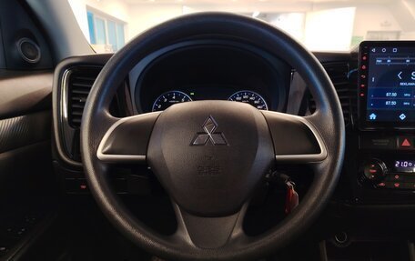 Mitsubishi Outlander III рестайлинг 3, 2016 год, 1 680 000 рублей, 17 фотография