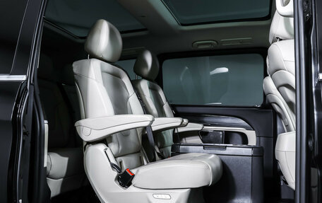 Mercedes-Benz V-Класс, 2018 год, 4 049 000 рублей, 14 фотография