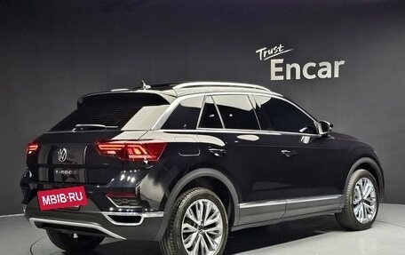 Volkswagen T-Roc I, 2021 год, 2 496 000 рублей, 2 фотография