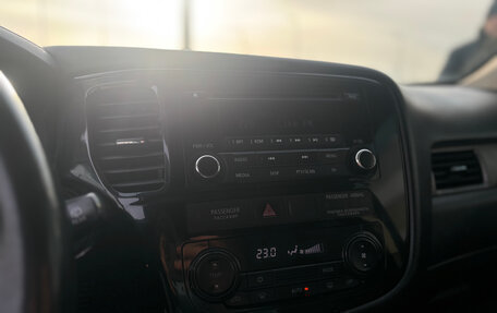 Mitsubishi Outlander III рестайлинг 3, 2017 год, 1 950 000 рублей, 13 фотография