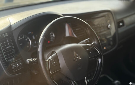 Mitsubishi Outlander III рестайлинг 3, 2017 год, 1 950 000 рублей, 10 фотография