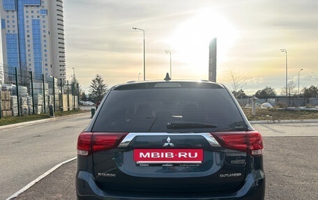 Mitsubishi Outlander III рестайлинг 3, 2017 год, 1 950 000 рублей, 3 фотография