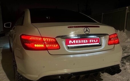 Mercedes-Benz E-Класс, 2011 год, 1 400 000 рублей, 3 фотография