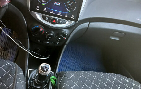 Hyundai Solaris II рестайлинг, 2015 год, 550 000 рублей, 5 фотография