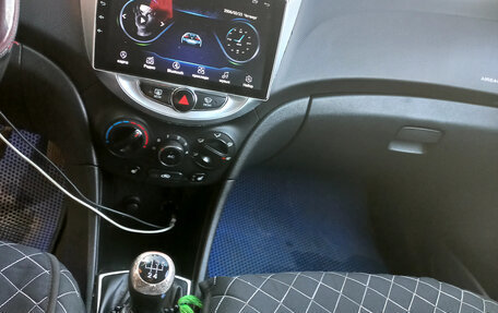 Hyundai Solaris II рестайлинг, 2015 год, 550 000 рублей, 4 фотография