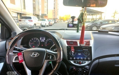 Hyundai Solaris II рестайлинг, 2015 год, 550 000 рублей, 7 фотография