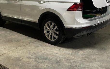 Volkswagen Tiguan II, 2017 год, 3 000 000 рублей, 4 фотография