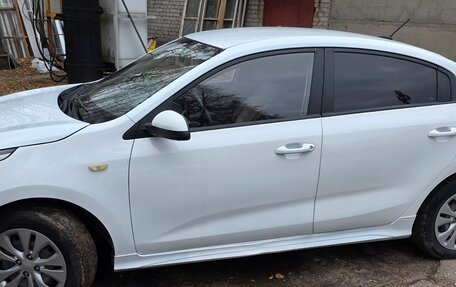 KIA Rio IV, 2018 год, 910 000 рублей, 2 фотография