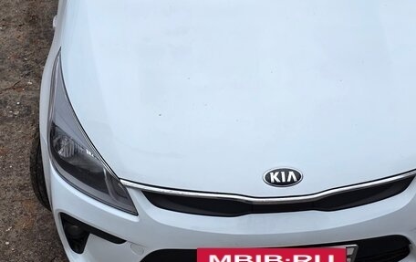 KIA Rio IV, 2018 год, 910 000 рублей, 4 фотография