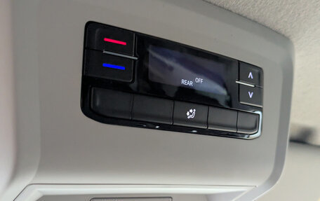 Volkswagen Caravelle T6 рестайлинг, 2024 год, 9 960 000 рублей, 6 фотография