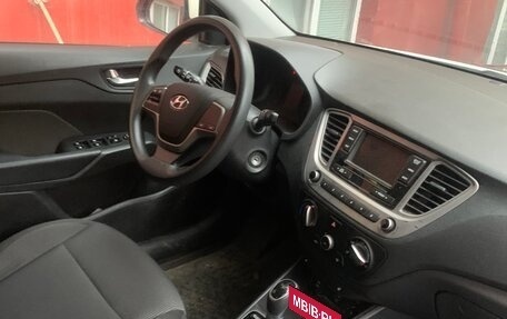 Hyundai Solaris II рестайлинг, 2019 год, 1 300 000 рублей, 4 фотография