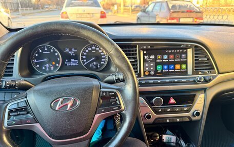 Hyundai Elantra VI рестайлинг, 2017 год, 900 000 рублей, 2 фотография