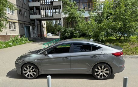 Hyundai Elantra VI рестайлинг, 2017 год, 900 000 рублей, 6 фотография