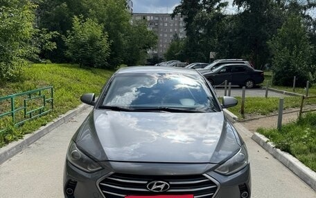 Hyundai Elantra VI рестайлинг, 2017 год, 900 000 рублей, 4 фотография