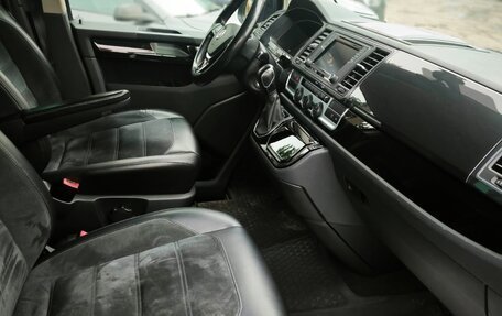 Volkswagen Multivan T6 рестайлинг, 2018 год, 3 700 000 рублей, 13 фотография