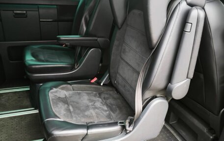 Volkswagen Multivan T6 рестайлинг, 2018 год, 3 700 000 рублей, 14 фотография