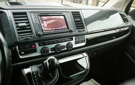 Volkswagen Multivan T6 рестайлинг, 2018 год, 3 700 000 рублей, 17 фотография