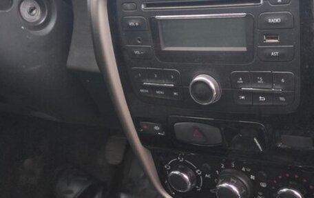 Renault Duster I рестайлинг, 2014 год, 1 000 000 рублей, 4 фотография