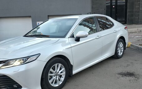 Toyota Camry, 2018 год, 2 420 000 рублей, 4 фотография