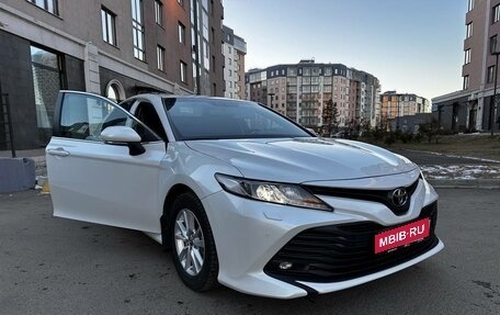 Toyota Camry, 2018 год, 2 420 000 рублей, 2 фотография