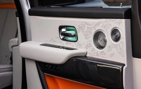 Rolls-Royce Cullinan, 2025 год, 83 000 000 рублей, 10 фотография